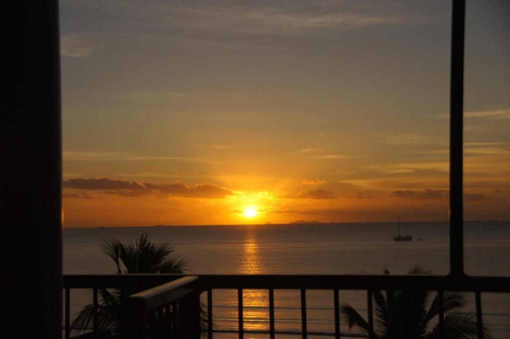 Smugglers Cove Beach Resort & Hotel Nadi Exterior photo