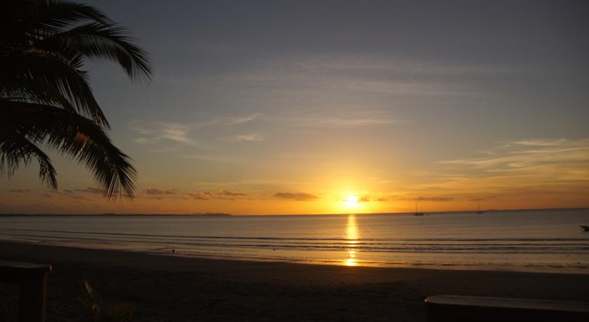 Smugglers Cove Beach Resort & Hotel Nadi Exterior photo