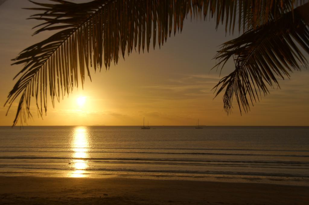 Smugglers Cove Beach Resort & Hotel Nadi Exterior photo